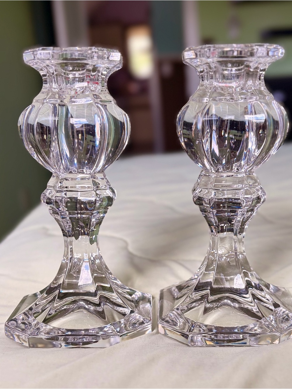 Vintage Charming Clear Glass Candlestick Holders – Elegant Pair Shiny & Bright - Picture 5 of 9
